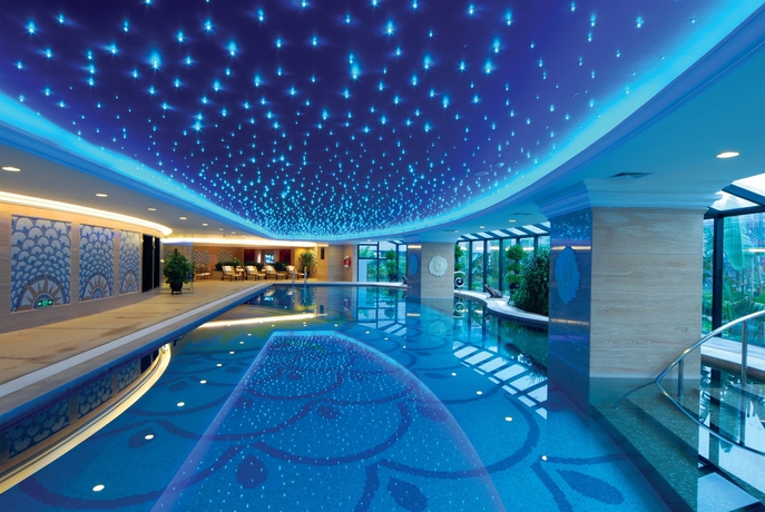 Imagen de la piscina del Hotel Kempinski Shenzhen China. Foto 16