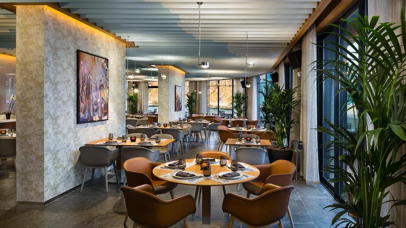 Imagen del bar/restaurante del Hotel Kempinski Summerland and Resort Beirut. Foto 2