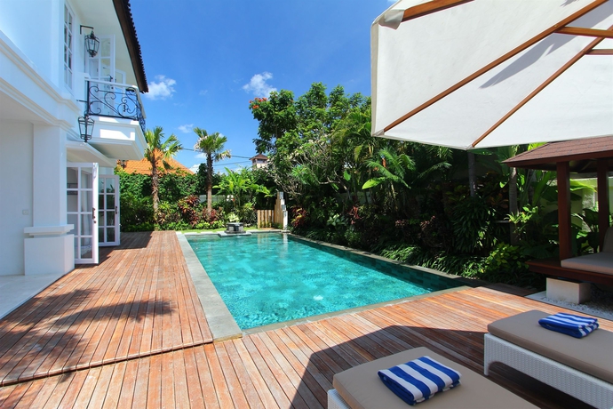 Imagen de la piscina del Hotel Kencana Villas Seminyak. Foto 15