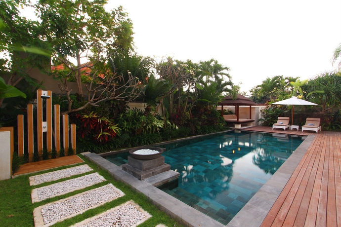 Imagen de la piscina del Hotel Kencana Villas Seminyak. Foto 16