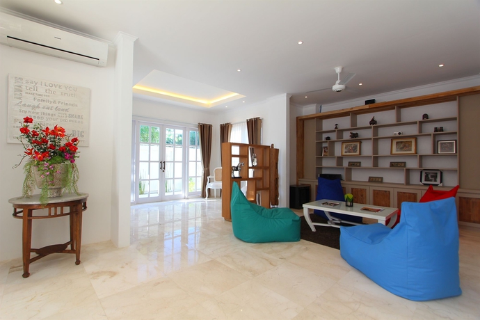 Imagen de los interiores del Hotel Kencana Villas Seminyak. Foto 13