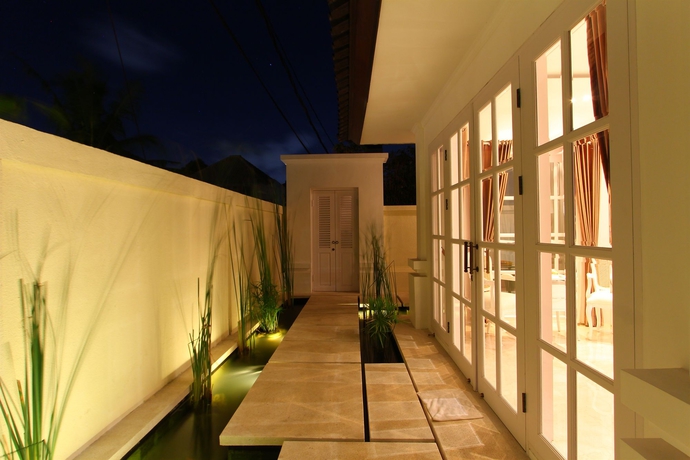 Imagen de los exteriores del Hotel Kencana Villas Seminyak. Foto 9