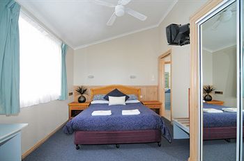 Imagen de los exteriores del Hotel Kendalls On The Beach Holiday Park. Foto 5