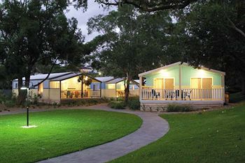 Imagen de los exteriores del Hotel Kendalls On The Beach Holiday Park. Foto 6