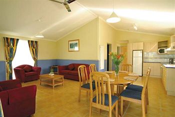 Imagen de la habitación del Hotel Kendalls On The Beach Holiday Park. Foto 3