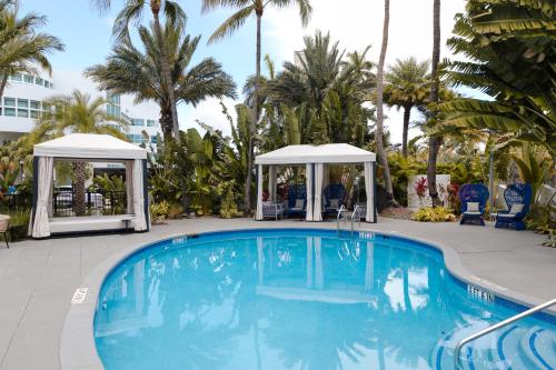 Imagen de la piscina del Hotel Kenmore Village, South Beach. Foto 8