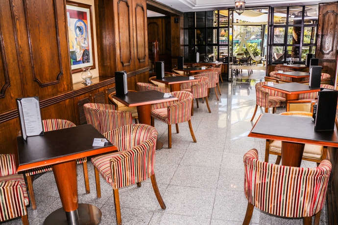 Imagen del bar/restaurante del Hotel Kennedy, Vitacura. Foto 4