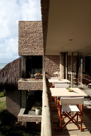 Imagen del bar/restaurante del Hotel Kenoa Exclusive Beach Spa and Resort. Foto 6