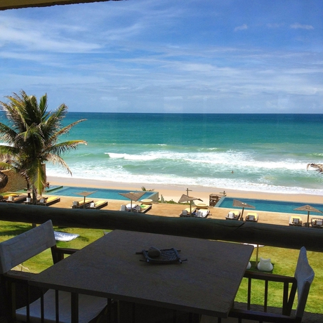 Imagen del bar/restaurante del Hotel Kenoa Exclusive Beach Spa and Resort. Foto 7
