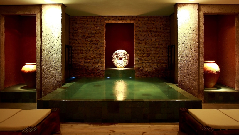 Imagen de la piscina del Hotel Kenoa Exclusive Beach Spa and Resort. Foto 17