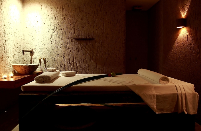 Imagen de la piscina del Hotel Kenoa Exclusive Beach Spa and Resort. Foto 18