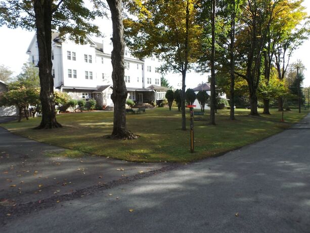 Imagen general del Hotel Kenoza Lake View Manor. Foto 7