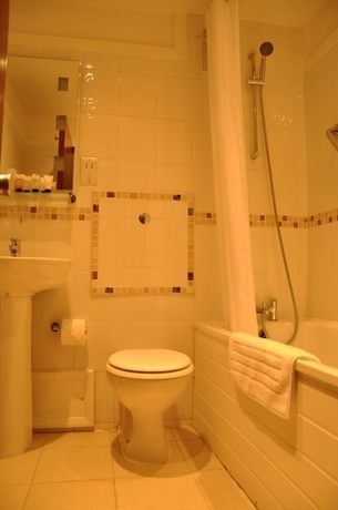 Imagen de la habitación del Hotel Kensington Court. Foto 7