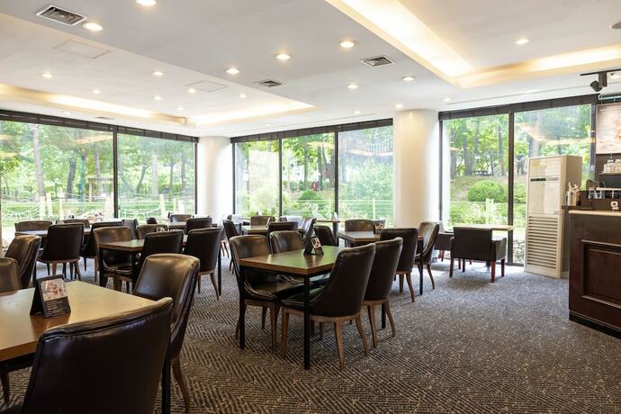 Imagen del bar/restaurante del Hotel Kensington Resort Gapyeong. Foto 12