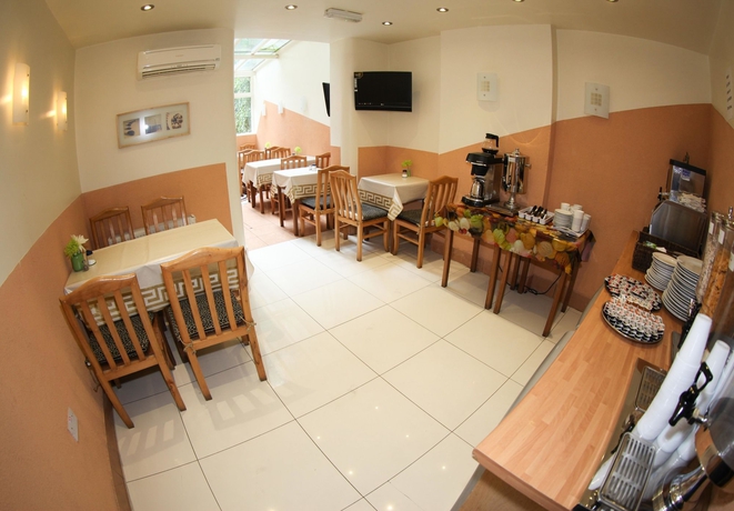 Imagen del bar/restaurante del Hotel Kensington Suite. Foto 9