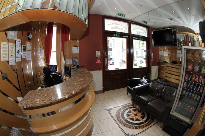 Imagen de los interiores del Hotel Kensington Suite. Foto 16