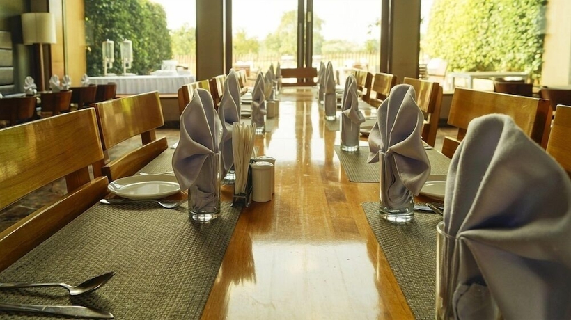 Imagen del bar/restaurante del Hotel Kensville Golf and Country Club. Foto 3