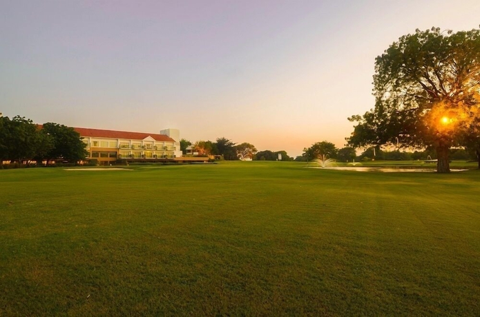 Imagen de los exteriores del Hotel Kensville Golf and Country Club. Foto 5