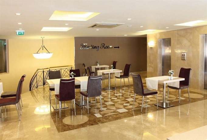 Imagen del bar/restaurante del Hotel Kent Istanbul. Foto 3