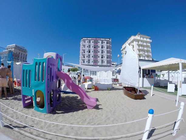 Imagen de los exteriores del Hotel Kent, Riccione. Foto 18