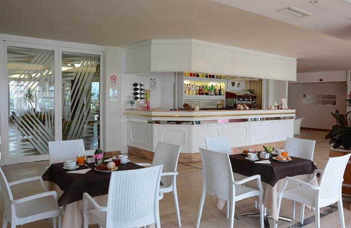 Imagen del bar/restaurante del Hotel Kent, Riccione. Foto 9