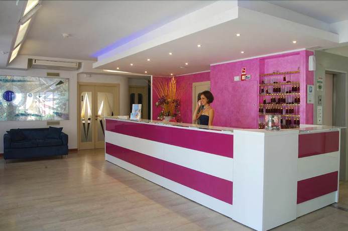 Imagen de los interiores del Hotel Kent, Riccione. Foto 19