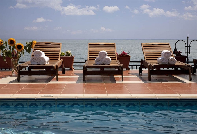 Imagen de la piscina del Hotel Kenta Beach. Foto 13