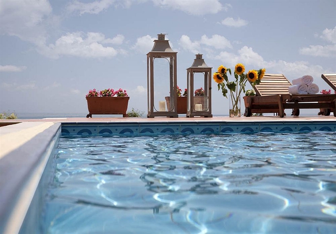 Imagen de la piscina del Hotel Kenta Beach. Foto 14