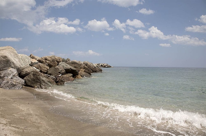 Imagen de los exteriores del Hotel Kenta Beach. Foto 10