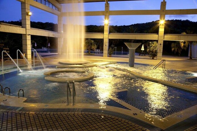 Imagen de la piscina del Hotel Kentington Resort. Foto 32