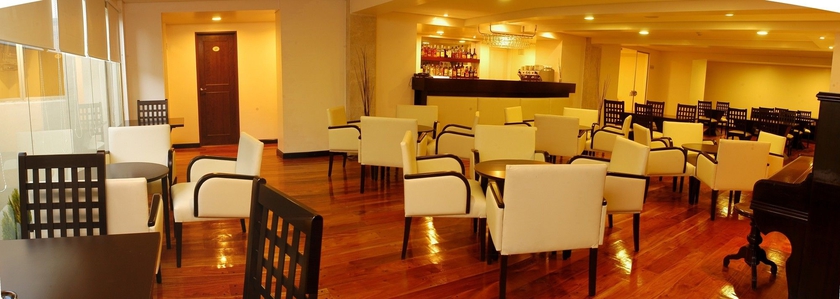 Imagen del bar/restaurante del Hotel Kenton Palace Bariloche. Foto 1