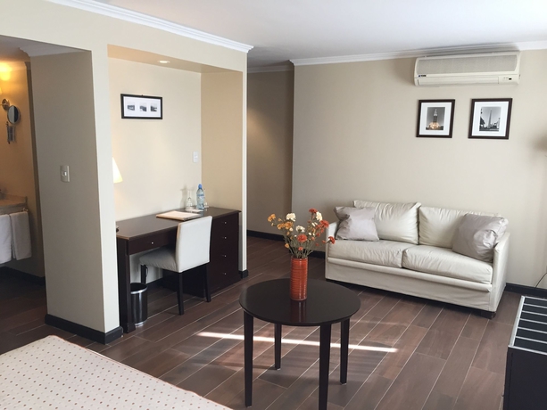 Imagen de los interiores del Hotel Kenton Palace Bariloche. Foto 6