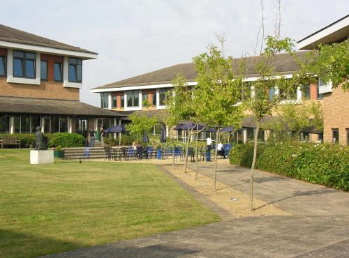 Imagen general del Hotel Kents Hill Park. Foto 6