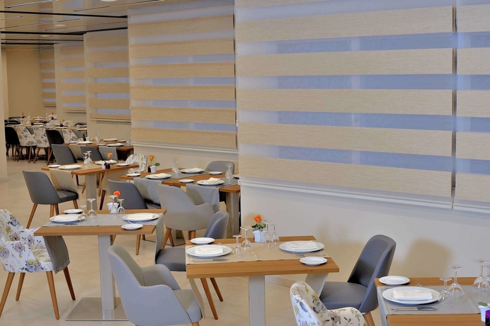 Imagen del bar/restaurante del Hotel Kenzi Basma. Foto 2