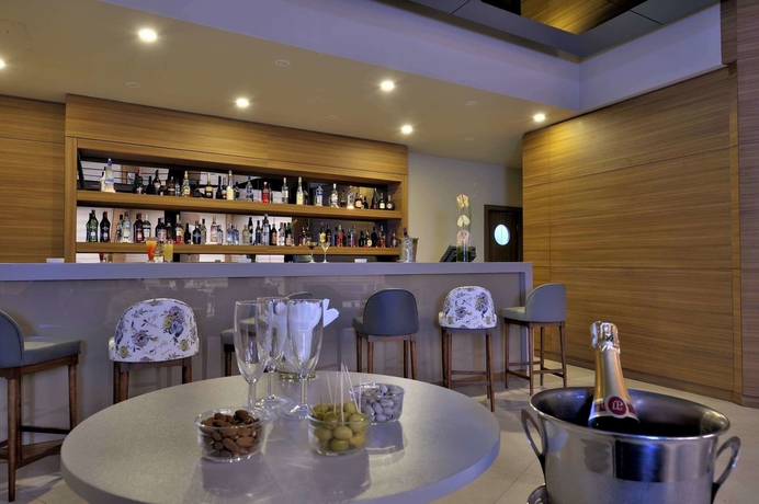 Imagen del bar/restaurante del Hotel Kenzi Basma. Foto 6