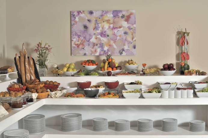 Imagen del bar/restaurante del Hotel Kenzi Basma. Foto 8