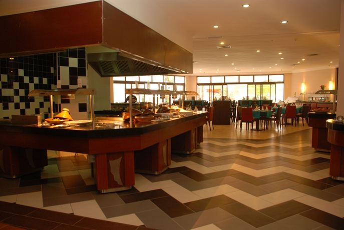 Imagen del bar/restaurante del Hotel Kenzi Europa. Foto 5