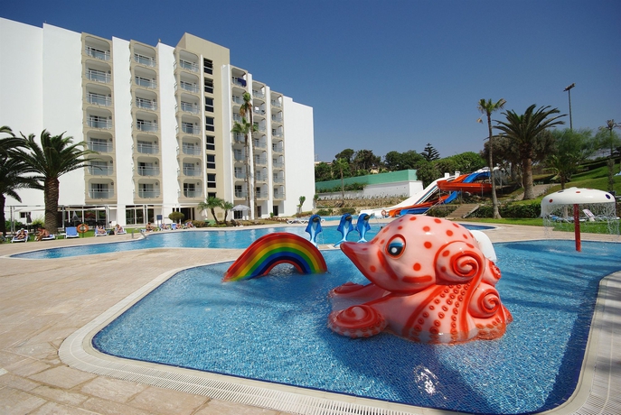 Imagen de la piscina del Hotel Kenzi Europa. Foto 16