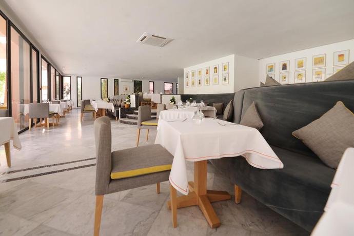 Imagen del bar/restaurante del Hotel Kenzi Rose Garden. Foto 2
