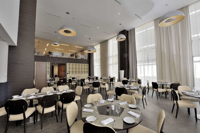 Imagen del bar/restaurante del Hotel Kenzi Sidi Maarouf. Foto 5