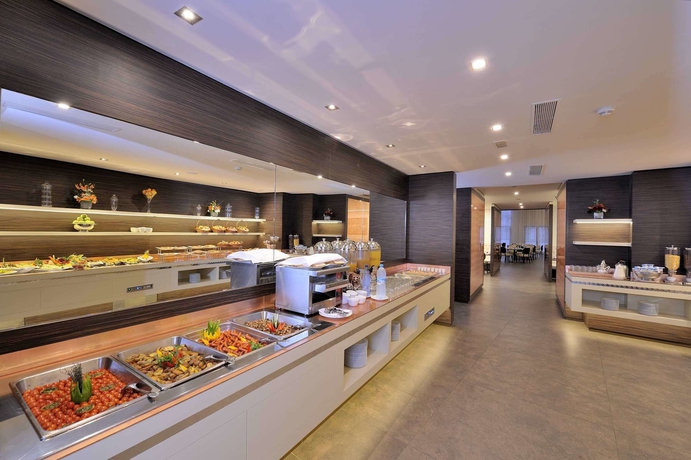 Imagen del bar/restaurante del Hotel Kenzi Sidi Maarouf. Foto 6