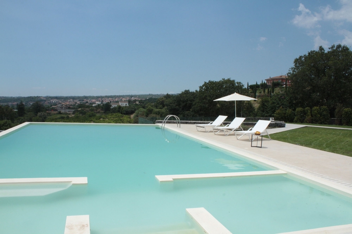 Imagen de la piscina del Hotel Kepos Etna Relais and Spa. Foto 11