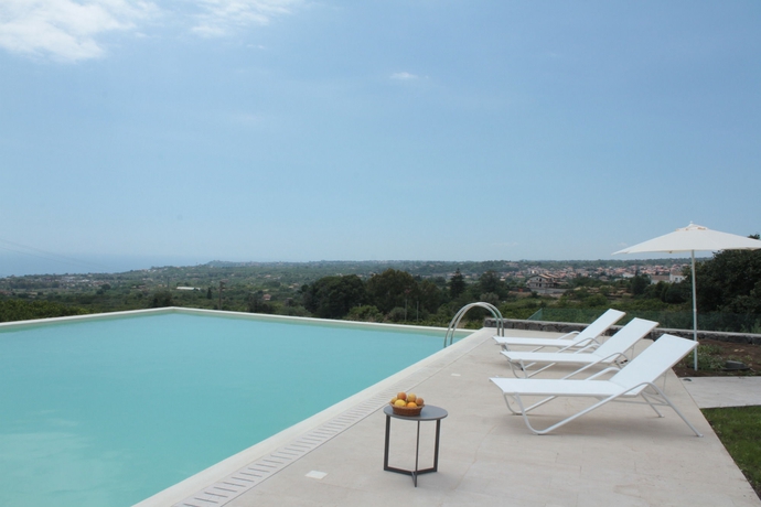 Imagen de la piscina del Hotel Kepos Etna Relais and Spa. Foto 14