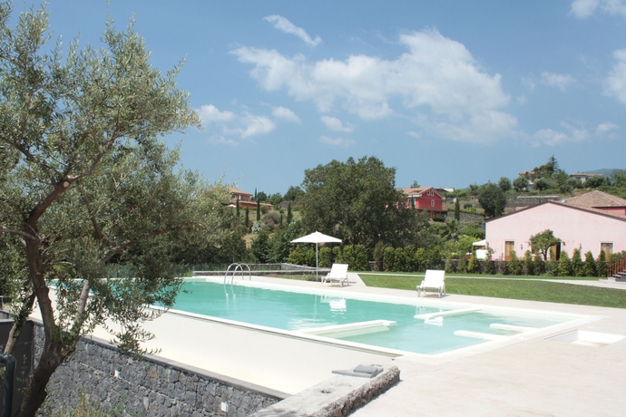 Imagen de la piscina del Hotel Kepos Etna Relais and Spa. Foto 15