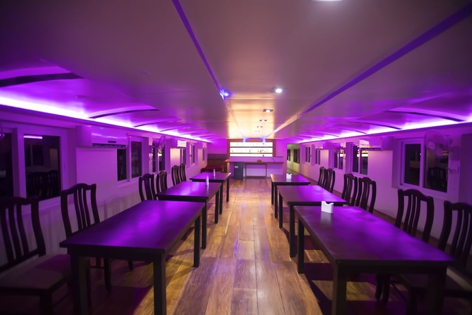 Imagen del bar/restaurante del Hotel Kerala Luxury House Boat. Foto 3