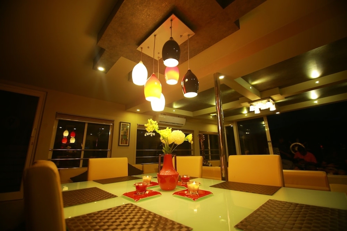 Imagen del bar/restaurante del Hotel Kerala Luxury House Boat. Foto 5