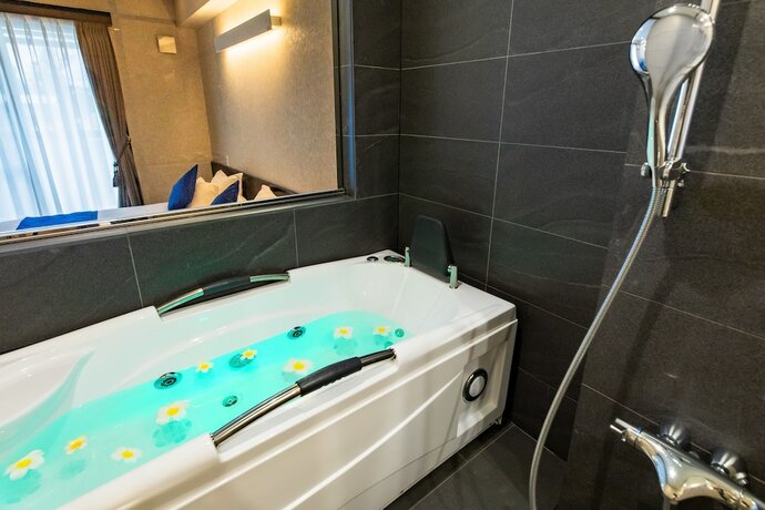 Imagen de la habitación del Hotel Kerama Terrace. Foto 15