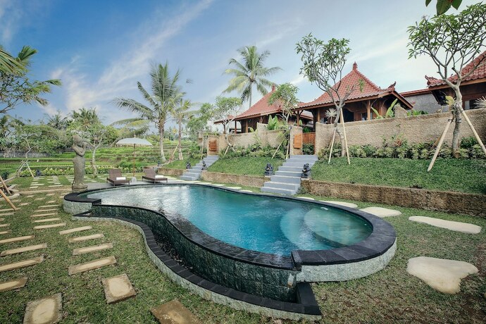 Imagen de la piscina del Hotel Keraman Suite. Foto 13