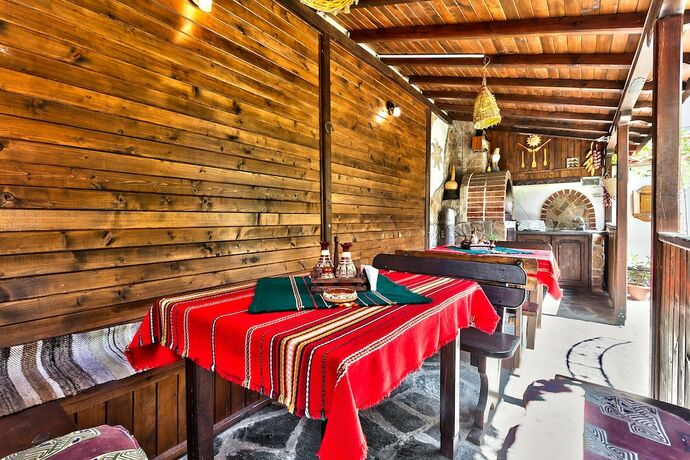 Imagen del bar/restaurante del Hotel Keremidchieva Kushta Guest House. Foto 2