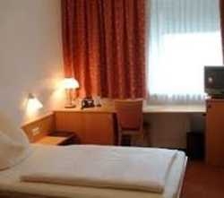 Imagen de la habitación del Hotel Kern Buam. Foto 18